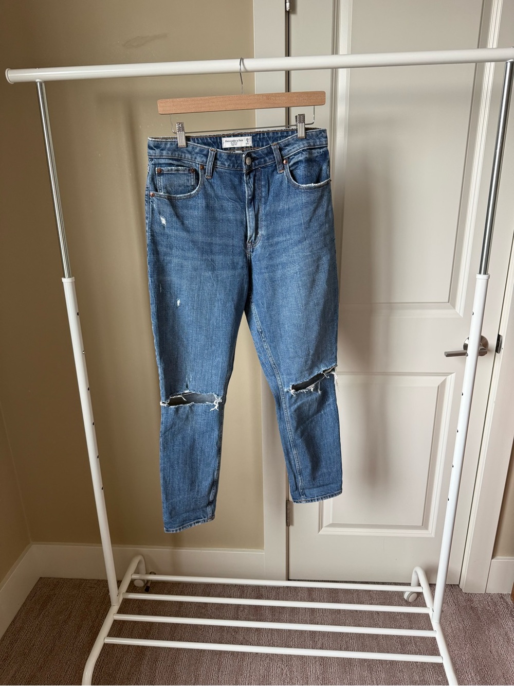 Abercrombie & Fitch High Rise Distressed Skinny Jeans